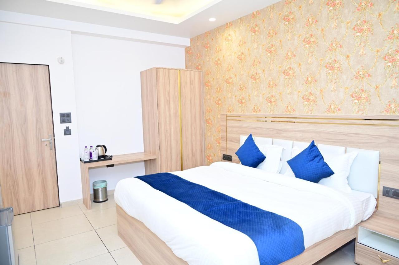 The Dwelling Inn Greater Noida Dış mekan fotoğraf