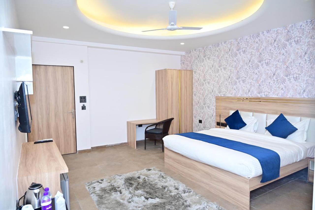 The Dwelling Inn Greater Noida Dış mekan fotoğraf